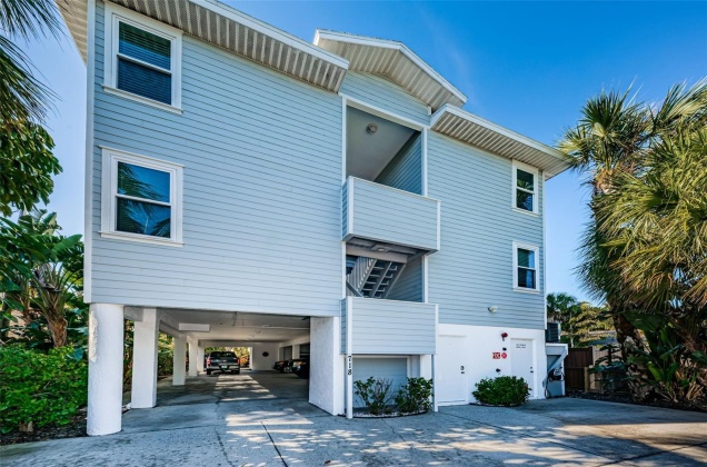 718 GULF BOULEVARD, INDIAN ROCKS BEACH, Florida 33785, 2 Bedrooms Bedrooms, ,2 BathroomsBathrooms,Residential,For Sale,GULF,MFRU8225712