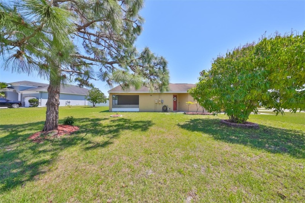 11330 SOUTHWIND LAKE DRIVE, GIBSONTON, Florida 33534, 3 Bedrooms Bedrooms, ,2 BathroomsBathrooms,Residential,For Sale,SOUTHWIND LAKE,MFRT3495182