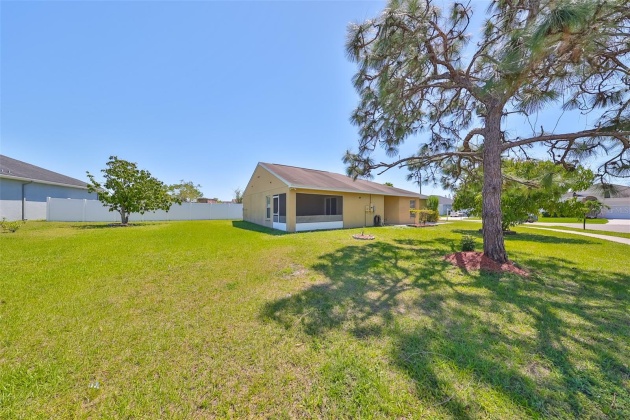 11330 SOUTHWIND LAKE DRIVE, GIBSONTON, Florida 33534, 3 Bedrooms Bedrooms, ,2 BathroomsBathrooms,Residential,For Sale,SOUTHWIND LAKE,MFRT3495182