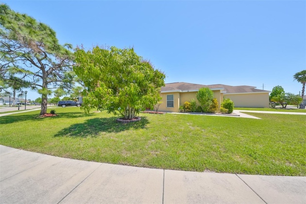 11330 SOUTHWIND LAKE DRIVE, GIBSONTON, Florida 33534, 3 Bedrooms Bedrooms, ,2 BathroomsBathrooms,Residential,For Sale,SOUTHWIND LAKE,MFRT3495182