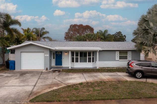 5917 26TH AVENUE, ST PETERSBURG, Florida 33710, 3 Bedrooms Bedrooms, ,2 BathroomsBathrooms,Residential,For Sale,26TH,MFRU8221264