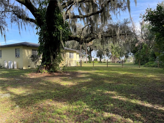 750 CHARLIE TAYLOR ROAD, PLANT CITY, Florida 33566, 5 Bedrooms Bedrooms, ,3 BathroomsBathrooms,Residential,For Sale,CHARLIE TAYLOR,MFRL4941682