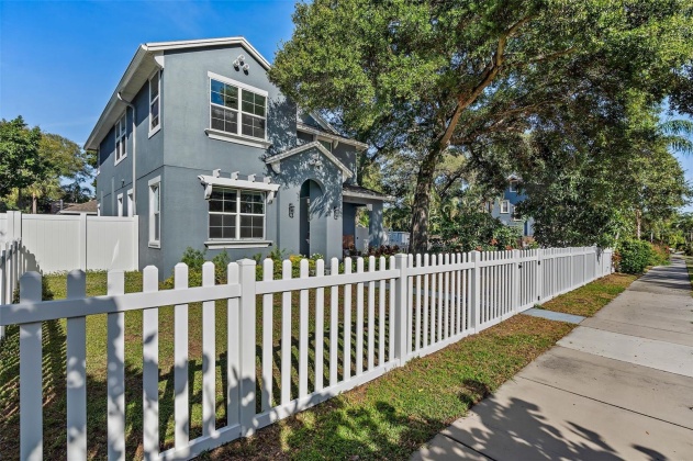 723 12TH AVENUE, ST PETERSBURG, Florida 33701, 4 Bedrooms Bedrooms, ,3 BathroomsBathrooms,Residential,For Sale,12TH,MFRU8224742