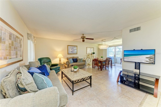 661 POINSETTIA AVENUE, CLEARWATER BEACH, Florida 33767, 1 Bedroom Bedrooms, ,1 BathroomBathrooms,Residential,For Sale,POINSETTIA,MFRA4592322