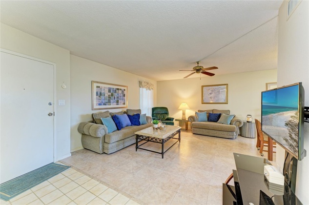 661 POINSETTIA AVENUE, CLEARWATER BEACH, Florida 33767, 1 Bedroom Bedrooms, ,1 BathroomBathrooms,Residential,For Sale,POINSETTIA,MFRA4592322