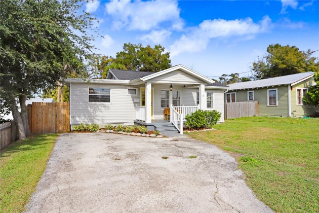 102 FLORA STREET, TAMPA, Florida 33604, 2 Bedrooms Bedrooms, ,1 BathroomBathrooms,Residential,For Sale,FLORA,MFRT3494638