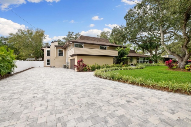 1584 OAK LANE, CLEARWATER, Florida 33764, 5 Bedrooms Bedrooms, ,4 BathroomsBathrooms,Residential,For Sale,OAK,MFRT3493760