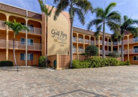 3575 GULF BOULEVARD, ST PETE BEACH, Florida 33706, 1 Bedroom Bedrooms, ,1 BathroomBathrooms,Residential,For Sale,GULF,MFRU8227804