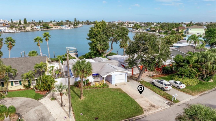 422 20TH AVENUE, INDIAN ROCKS BEACH, Florida 33785, 2 Bedrooms Bedrooms, ,2 BathroomsBathrooms,Residential,For Sale,20TH,MFRU8227976