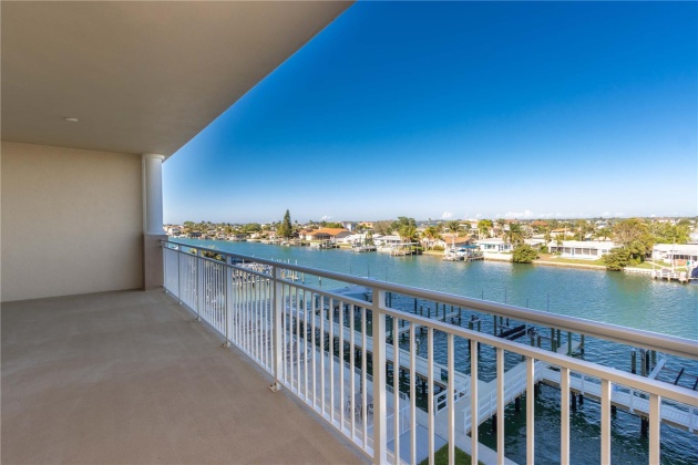 125 ISLAND WAY, CLEARWATER, Florida 33767, 3 Bedrooms Bedrooms, ,2 BathroomsBathrooms,Residential,For Sale,ISLAND,MFRU8216927