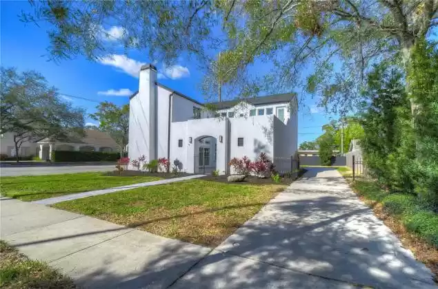 2909 FOUNTAIN BOULEVARD, TAMPA, Florida 33609, 4 Bedrooms Bedrooms, ,4 BathroomsBathrooms,Residential,For Sale,FOUNTAIN,MFRT3501433