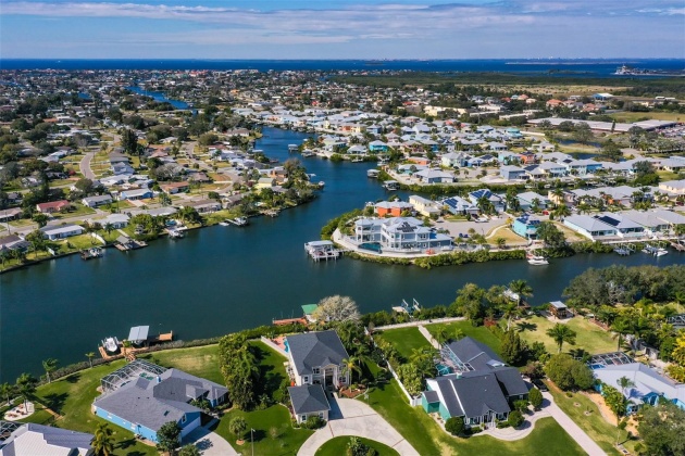 428 ISLAND CAY WAY, APOLLO BEACH, Florida 33572, 3 Bedrooms Bedrooms, ,4 BathroomsBathrooms,Residential,For Sale,ISLAND CAY,MFRT3485975