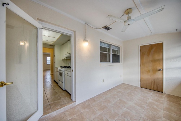 911 WASHINGTON AVENUE, LARGO, Florida 33770, 1 Bedroom Bedrooms, ,1 BathroomBathrooms,Residential,For Sale,WASHINGTON,MFRU8225181