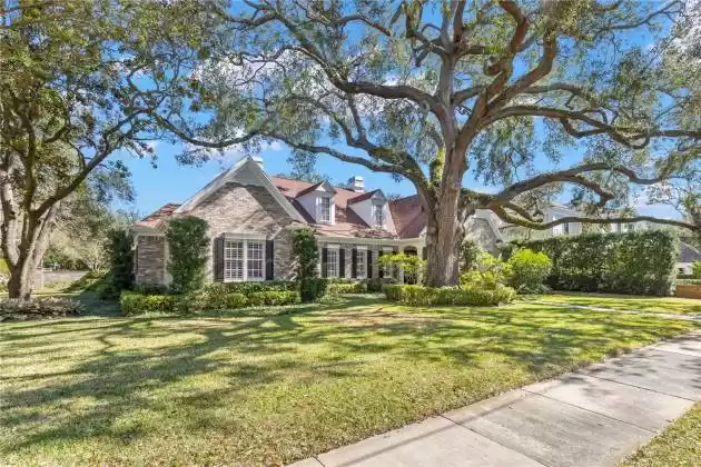 900 GOLF VIEW STREET, TAMPA, Florida 33629, 5 Bedrooms Bedrooms, ,4 BathroomsBathrooms,Residential,For Sale,GOLF VIEW,MFRT3500819