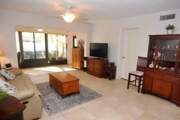 2020 LAKEVIEW DRIVE, CLEARWATER, Florida 33763, 2 Bedrooms Bedrooms, ,2 BathroomsBathrooms,Residential,For Sale,LAKEVIEW,MFRU8230498