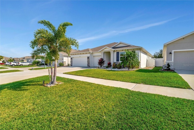 11949 BRIGHTON KNOLL LOOP, RIVERVIEW, Florida 33579, 4 Bedrooms Bedrooms, ,3 BathroomsBathrooms,Residential,For Sale,BRIGHTON KNOLL,MFRO6181199