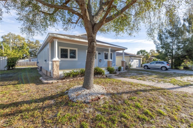 3949 9TH AVENUE, ST PETERSBURG, Florida 33713, 3 Bedrooms Bedrooms, ,2 BathroomsBathrooms,Residential,For Sale,9TH,MFRU8233173