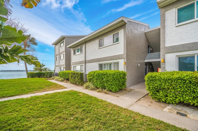 1301 GULF BOULEVARD, CLEARWATER, Florida 33767, 2 Bedrooms Bedrooms, ,2 BathroomsBathrooms,Residential,For Sale,GULF,MFRU8232739