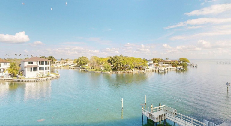 1365 SNELL ISLE BOULEVARD, ST PETERSBURG, Florida 33704, 2 Bedrooms Bedrooms, ,2 BathroomsBathrooms,Residential,For Sale,SNELL ISLE,MFRU8233492