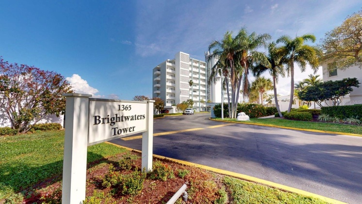 1365 SNELL ISLE BOULEVARD, ST PETERSBURG, Florida 33704, 2 Bedrooms Bedrooms, ,2 BathroomsBathrooms,Residential,For Sale,SNELL ISLE,MFRU8233492