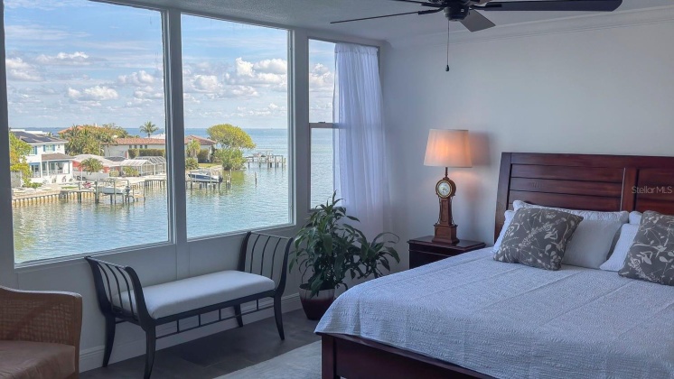 1365 SNELL ISLE BOULEVARD, ST PETERSBURG, Florida 33704, 2 Bedrooms Bedrooms, ,2 BathroomsBathrooms,Residential,For Sale,SNELL ISLE,MFRU8233492