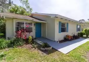 402 LAKE POINT COURT, SUN CITY CENTER, Florida 33573, 2 Bedrooms Bedrooms, ,2 BathroomsBathrooms,Residential,For Sale,LAKE POINT,MFRU8233370