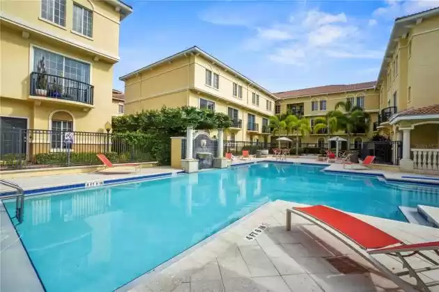 5210 HAMPTON BEACH PLACE, TAMPA, Florida 33609, 2 Bedrooms Bedrooms, ,2 BathroomsBathrooms,Residential,For Sale,HAMPTON BEACH,MFRT3511683