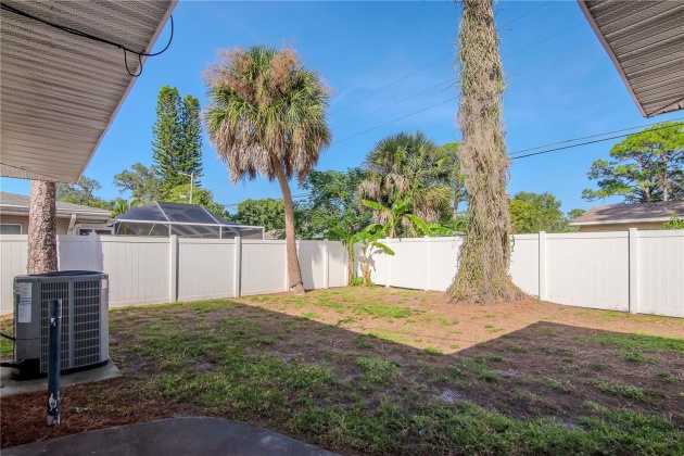 1216 ROBIN ROAD, ST PETERSBURG, Florida 33707, 3 Bedrooms Bedrooms, ,2 BathroomsBathrooms,Residential,For Sale,ROBIN,MFRU8220005