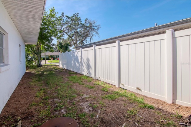 1216 ROBIN ROAD, ST PETERSBURG, Florida 33707, 3 Bedrooms Bedrooms, ,2 BathroomsBathrooms,Residential,For Sale,ROBIN,MFRU8220005