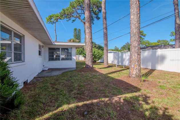 1216 ROBIN ROAD, ST PETERSBURG, Florida 33707, 3 Bedrooms Bedrooms, ,2 BathroomsBathrooms,Residential,For Sale,ROBIN,MFRU8220005