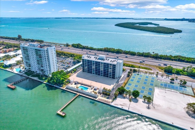 7100 SUNSHINE SKYWAY LANE, ST PETERSBURG, Florida 33711, 2 Bedrooms Bedrooms, ,2 BathroomsBathrooms,Residential,For Sale,SUNSHINE SKYWAY,MFRU8215965