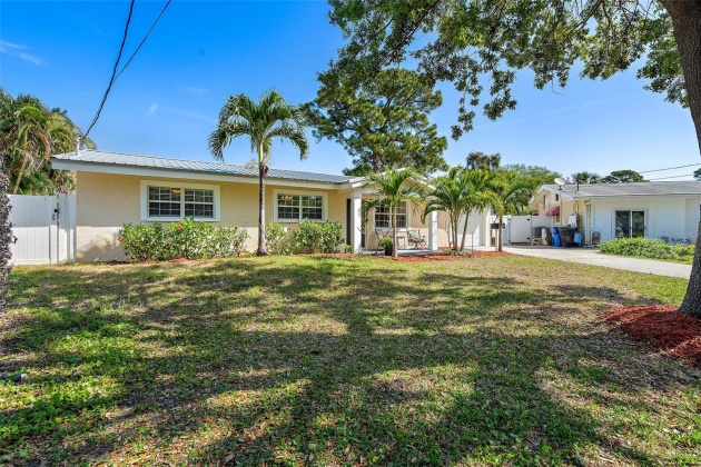 1561 CARSON CIRCLE, ST PETERSBURG, Florida 33703, 3 Bedrooms Bedrooms, ,2 BathroomsBathrooms,Residential,For Sale,CARSON,MFRU8235286