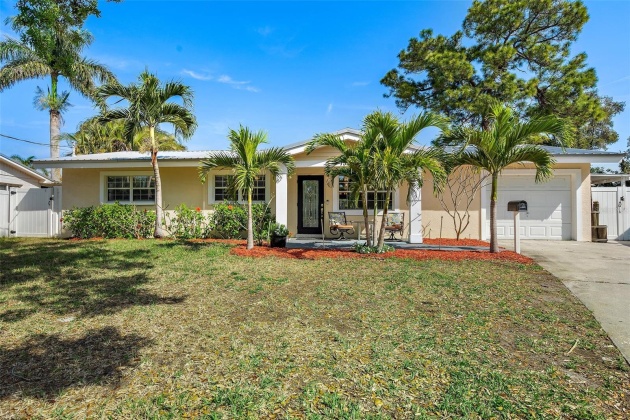 1561 CARSON CIRCLE, ST PETERSBURG, Florida 33703, 3 Bedrooms Bedrooms, ,2 BathroomsBathrooms,Residential,For Sale,CARSON,MFRU8235286