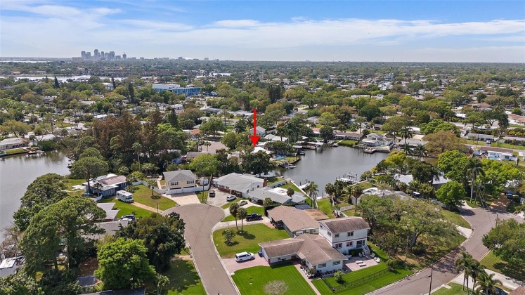 1561 CARSON CIRCLE, ST PETERSBURG, Florida 33703, 3 Bedrooms Bedrooms, ,2 BathroomsBathrooms,Residential,For Sale,CARSON,MFRU8235286