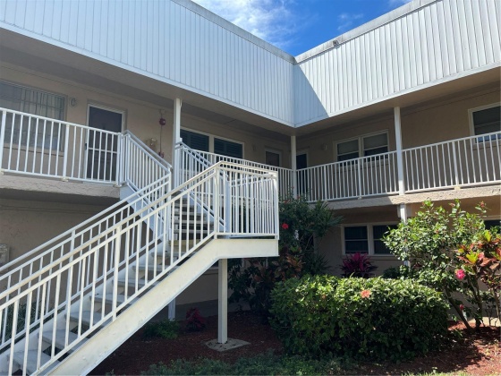 10035 63RD AVENUE, ST PETERSBURG, Florida 33708, 1 Bedroom Bedrooms, ,1 BathroomBathrooms,Residential,For Sale,63RD,MFRU8235382