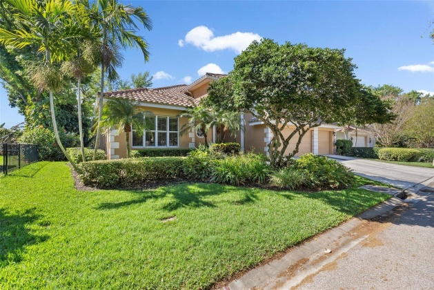 520 BAY LAUREL COURT, ST PETERSBURG, Florida 33703, 5 Bedrooms Bedrooms, ,4 BathroomsBathrooms,Residential,For Sale,BAY LAUREL,MFRU8235710