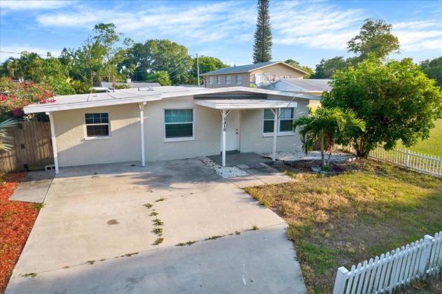 5418 10TH AVE S, GULFPORT, Florida 33707, 3 Bedrooms Bedrooms, ,2 BathroomsBathrooms,Residential,For Sale,10TH AVE S,MFRU8235241