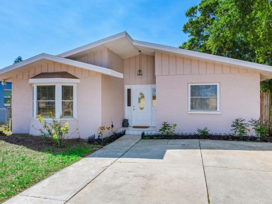 4044 13TH AVENUE, ST PETERSBURG, Florida 33713, 3 Bedrooms Bedrooms, ,2 BathroomsBathrooms,Residential,For Sale,13TH,MFRU8235389