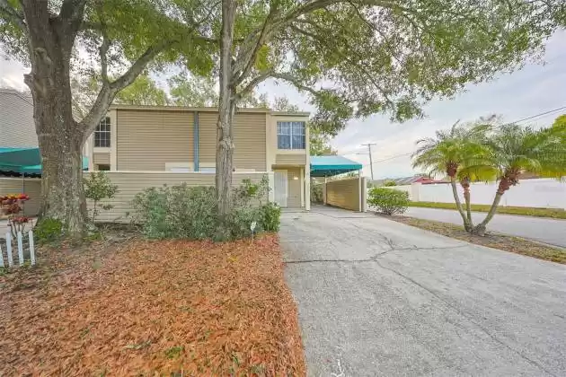 6924 LAKEVIEW COURT, TAMPA, Florida 33634, 2 Bedrooms Bedrooms, ,2 BathroomsBathrooms,Residential,For Sale,LAKEVIEW,MFRT3496712
