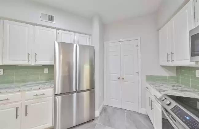 1215 BAY CLUB CIRCLE, TAMPA, Florida 33607, 1 Bedroom Bedrooms, ,1 BathroomBathrooms,Residential,For Sale,BAY CLUB,MFRT3514217