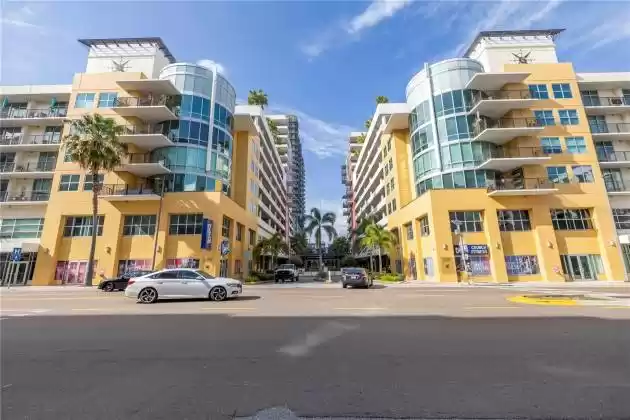 1120 KENNEDY BOULEVARD, TAMPA, Florida 33602, 1 Bedroom Bedrooms, ,1 BathroomBathrooms,Residential,For Sale,KENNEDY,MFRT3514865