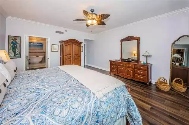 1600 GULF BOULEVARD, CLEARWATER BEACH, Florida 33767, 2 Bedrooms Bedrooms, ,2 BathroomsBathrooms,Residential,For Sale,GULF,MFRU8226544