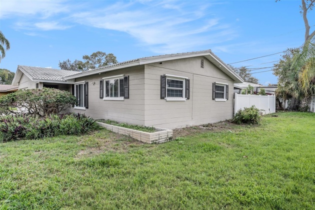 6201 19TH STREET, ST PETERSBURG, Florida 33712, 3 Bedrooms Bedrooms, ,2 BathroomsBathrooms,Residential,For Sale,19TH,MFRU8223677