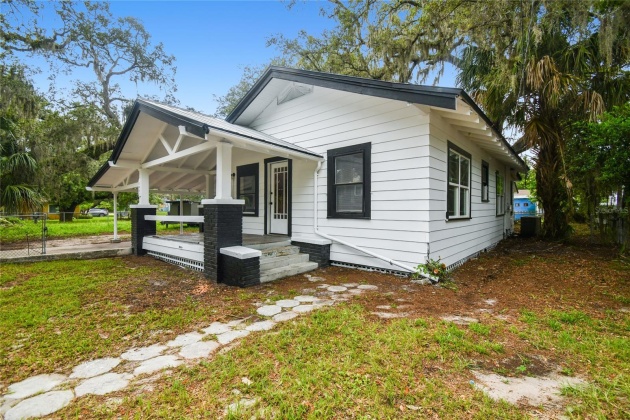 1902 CARACAS STREET, TAMPA, Florida 33610, 6 Bedrooms Bedrooms, ,2 BathroomsBathrooms,Residential,For Sale,CARACAS,MFRU8207454