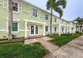 5282 BEACH DRIVE, ST PETERSBURG, Florida 33705, 2 Bedrooms Bedrooms, ,1 BathroomBathrooms,Residential,For Sale,BEACH,MFRU8227144