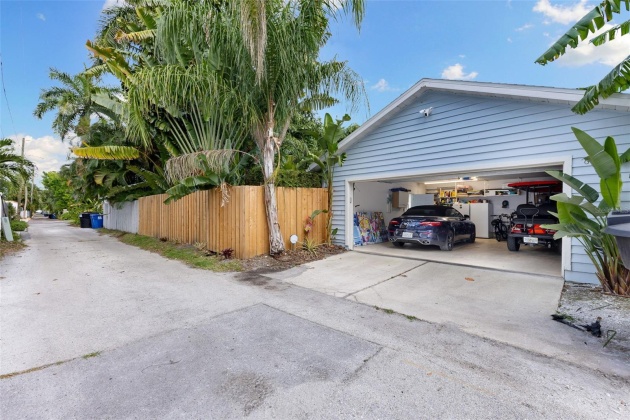 635 16TH AVENUE, SAINT PETERSBURG, Florida 33704, 4 Bedrooms Bedrooms, ,3 BathroomsBathrooms,Residential,For Sale,16TH,MFRT3518045