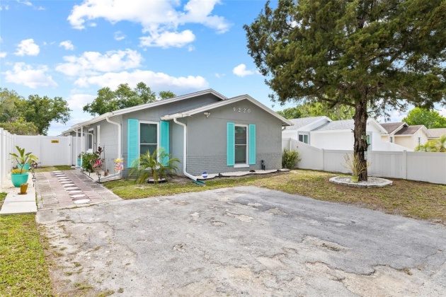 9220 SPY GLASS COURT, TAMPA, Florida 33615, 3 Bedrooms Bedrooms, ,2 BathroomsBathrooms,Residential,For Sale,SPY GLASS,MFRT3516964