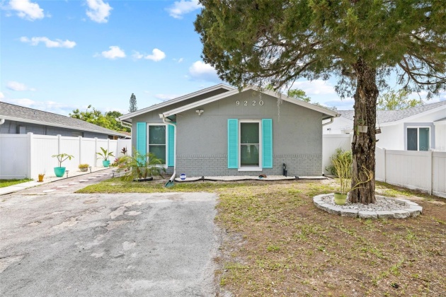 9220 SPY GLASS COURT, TAMPA, Florida 33615, 3 Bedrooms Bedrooms, ,2 BathroomsBathrooms,Residential,For Sale,SPY GLASS,MFRT3516964