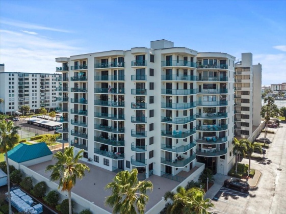 670 ISLAND WAY, CLEARWATER BEACH, Florida 33767, 2 Bedrooms Bedrooms, ,2 BathroomsBathrooms,Residential,For Sale,ISLAND,MFRU8238167