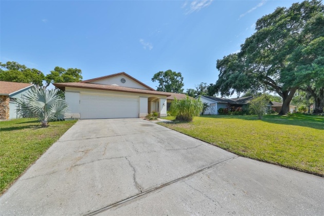 2608 BRIDLE DRIVE, PLANT CITY, Florida 33566, 3 Bedrooms Bedrooms, ,2 BathroomsBathrooms,Residential,For Sale,BRIDLE,MFRT3518328